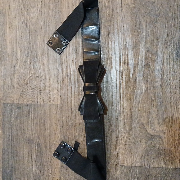 WHBM Black Patent Leather with Suede Bow Belt. - Picture 3 of 13
